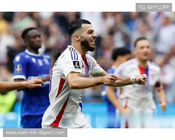 拉卡泽特门前垫射绝杀，里昂3比2逆转里尔挺进联赛前四